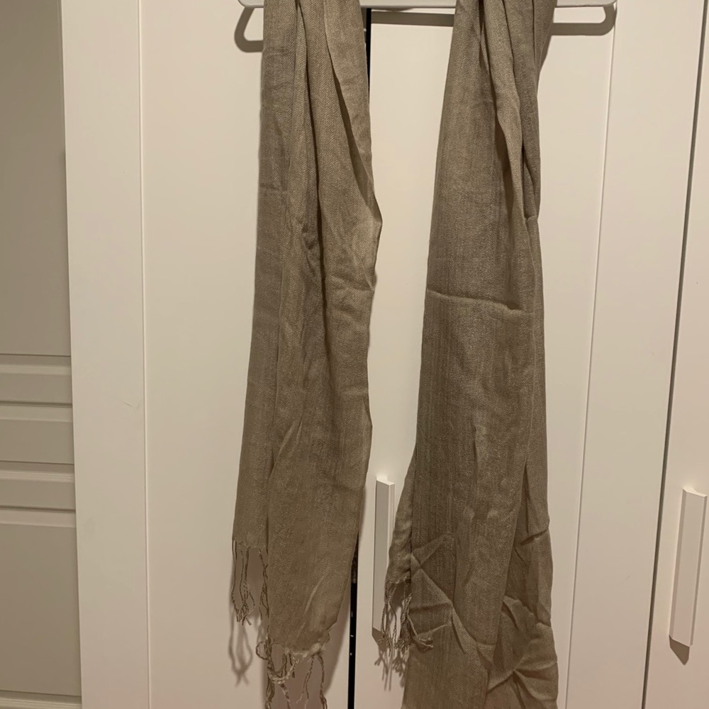 H&M grey fringe scarf
